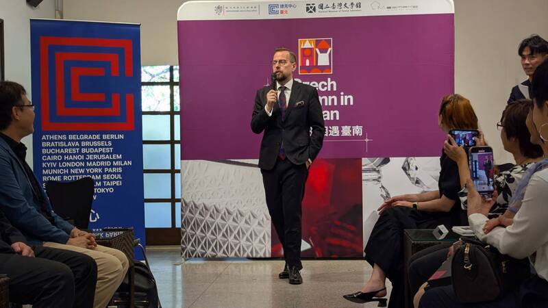 「捷克秋日．相遇台南」系列活動記者會17日在台北舉行，捷克經濟文化辦事處代表史坦格（David Steinke）介紹活動，表示許多人聽過「布拉格之春」，但捷克不只有布拉格，也不只有春天，邀請大眾前往體驗