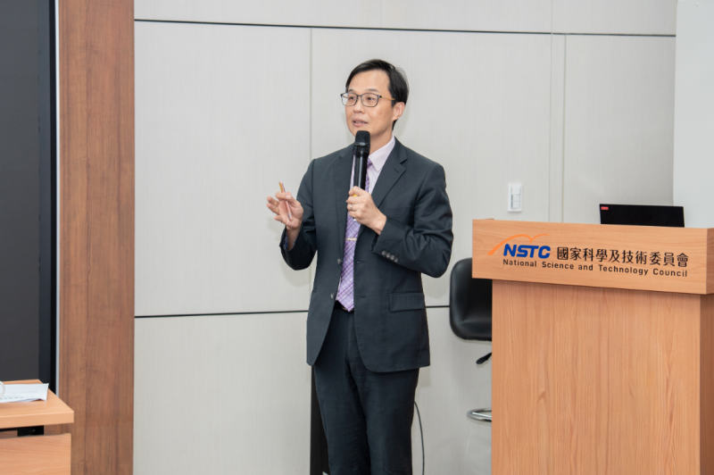 衛福部食藥署姜至剛署長針對「生技醫藥結合健康照護共創健康臺灣」進行簡報，以「Healthy Taiwan for All」為願景，提出五大策略，打造健全的生醫創新環境