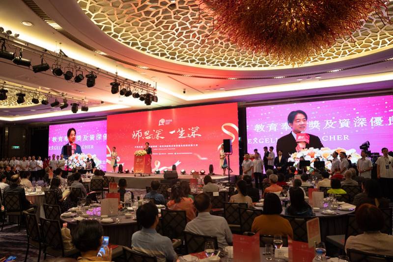 總統出席「114年師鐸獎、教育奉獻獎及資深優良教師表揚大會」