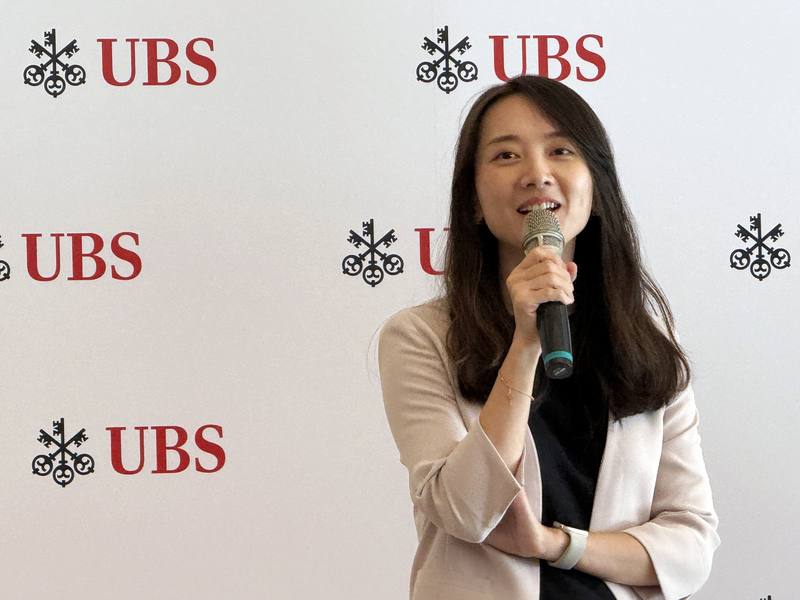 瑞銀投資銀行台灣半導體分析師林莉鈞17日出席媒體說明會表示，不含記憶體的全球半導體產業營收今年預估成長率約14%，明年將加速至17%，成長動能主要來自人工智慧（AI）領域的持續強勁表現