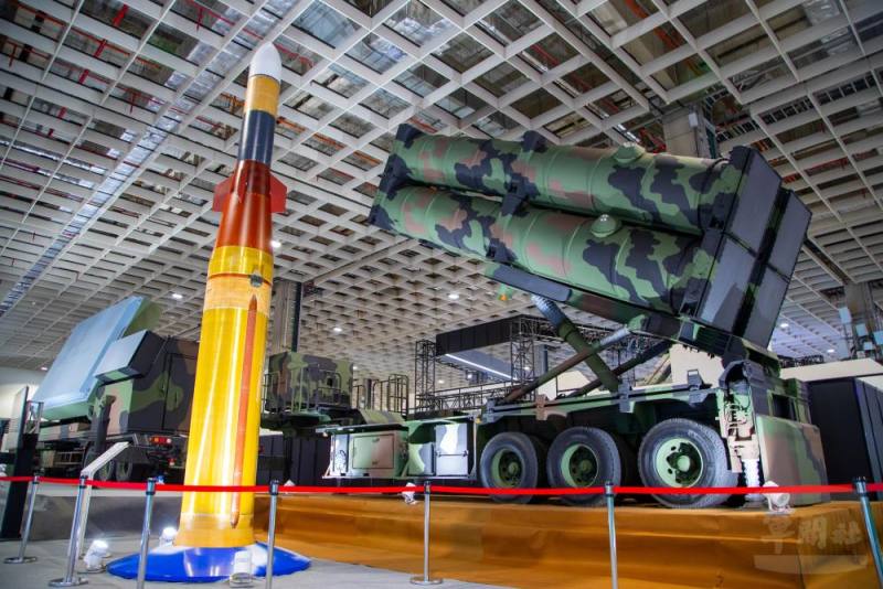 強弓飛彈具備在中高空層攔截戰術彈道飛彈之能力