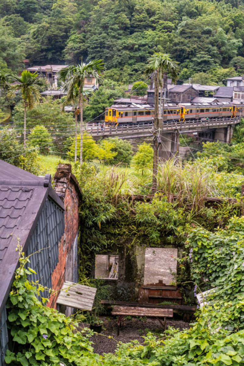 有山有水的平溪支線，蘊藏深具人文特色的地景