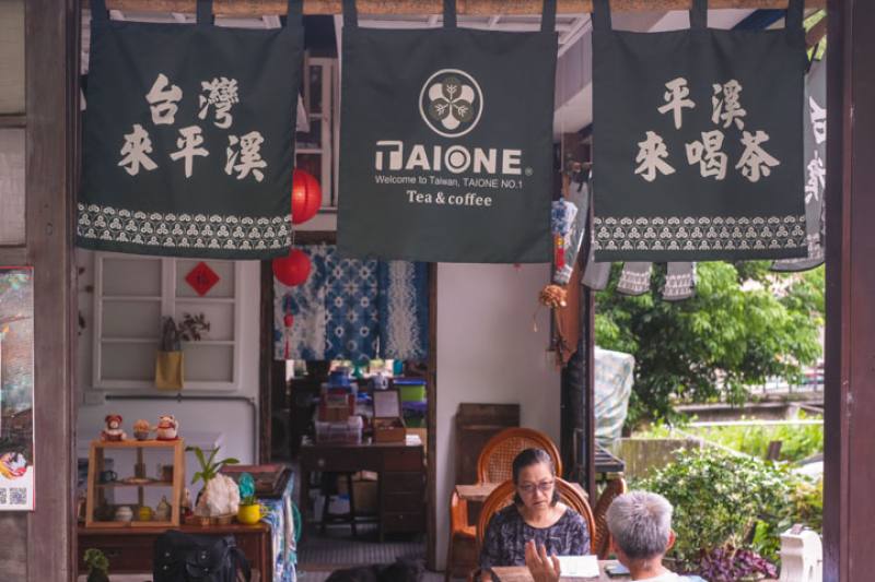 平溪老街不同於熱鬧的十分，別有風味