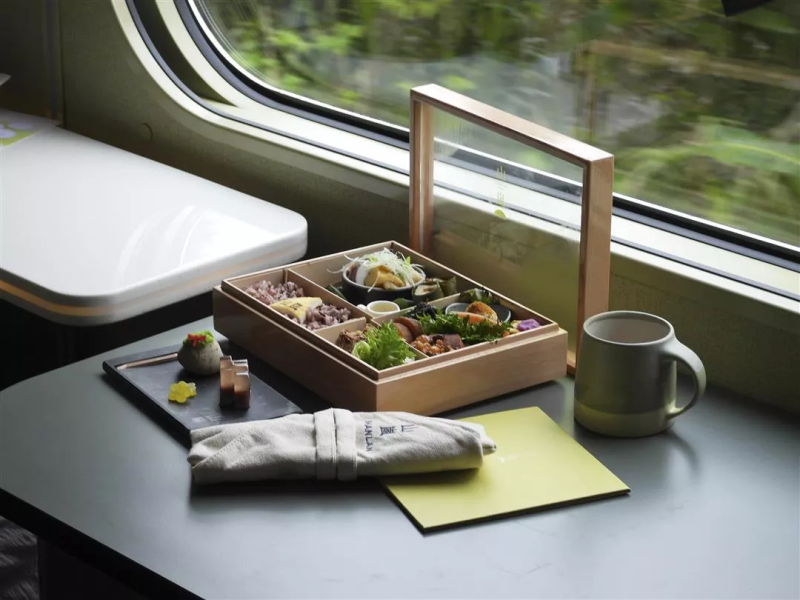 山嵐號提供以花東食材製作的餐盒，豐富多樣的料理，看了就讓人食指大動