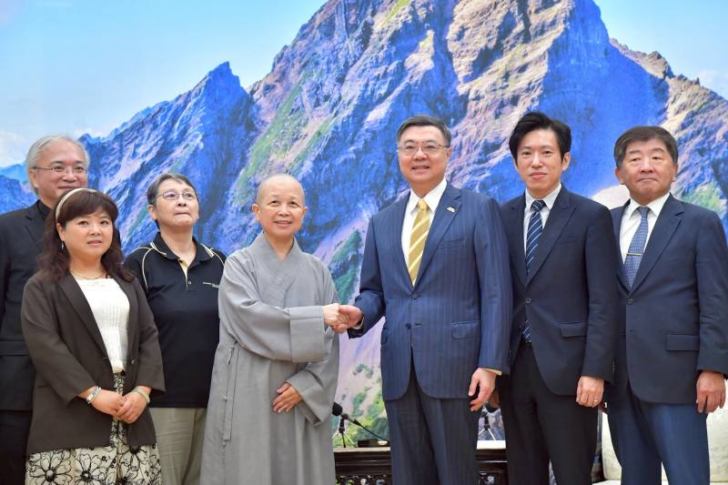 行政院長卓榮泰接見釋昭慧法師一行