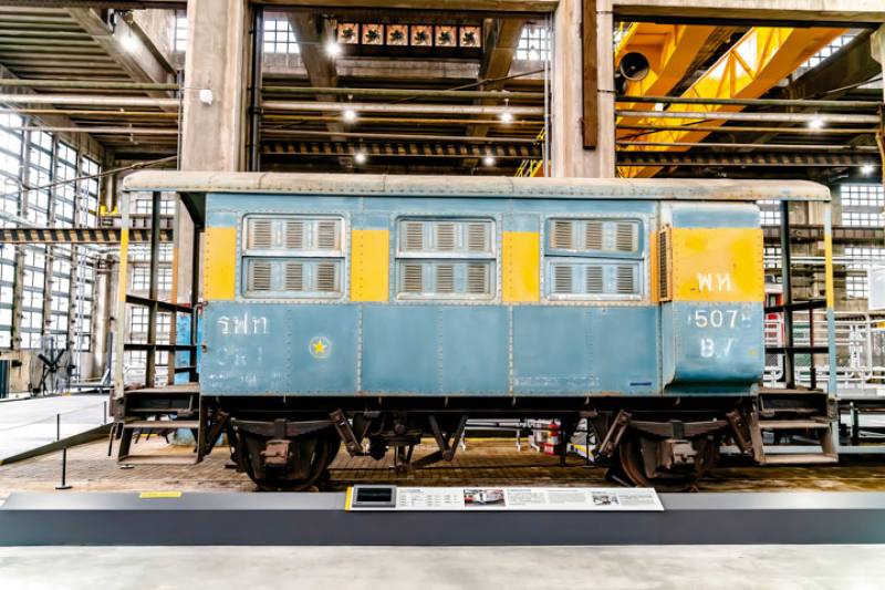 1965年由台北機廠製造，外銷泰國的守車，經洽談後回購重新安放於園區內，除了展現台灣製造的榮光，也帶有技術傳承的意涵