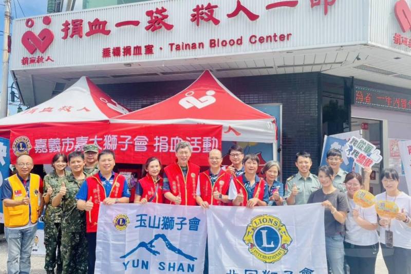 為展現國軍積極推動全民國防、關懷社會的精神，陸軍南測中心日前與嘉友電子股份有限公司攜手舉辦「招募暨捐血活動」。（南測中心提供）