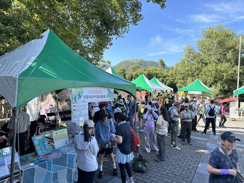 市集活動吸引大批民眾前往參觀