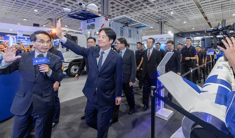 總統參觀「2025台北國際航太暨國防工業展」