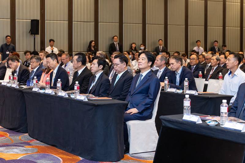 總統出席「總統府全社會防衛韌性國際論壇－韌性台灣 民主永續」開幕式