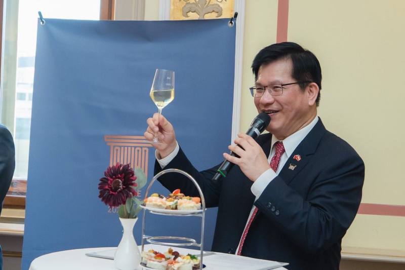 外交部長林佳龍於駐奧地利代表處舉辦的「當東方遇見西方」音樂會開幕酒會致詞