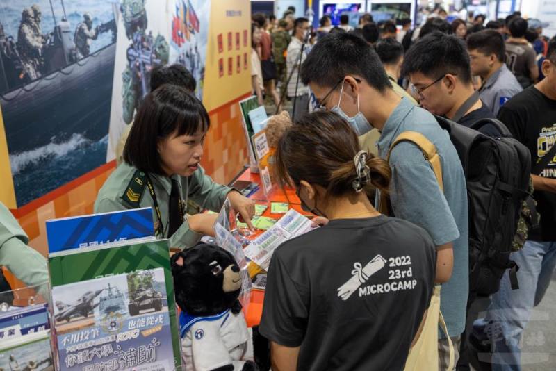 「國軍人才招募專區」協助青年規劃從軍職涯