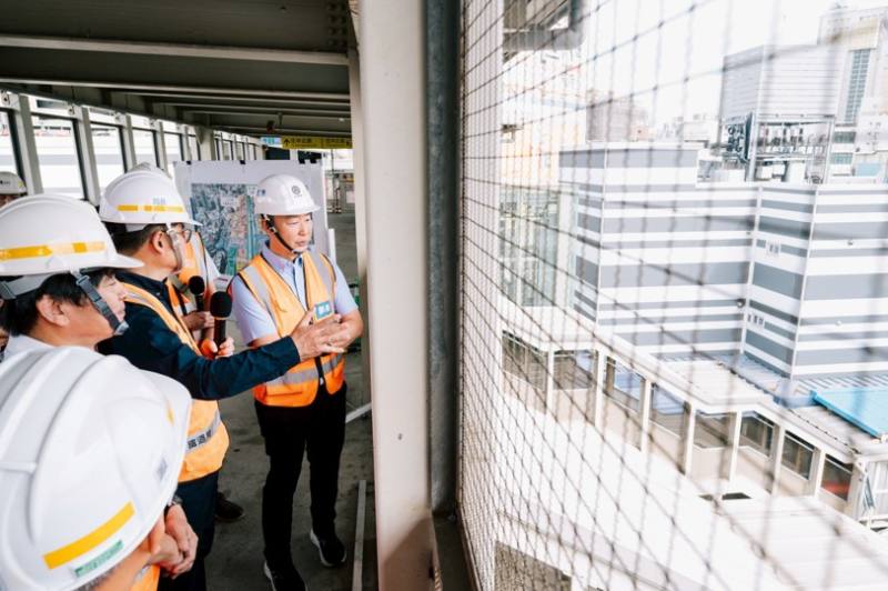 交通部長陳世凱視察機場捷運延伸至中壢站及桃園鐵路地下化中壢站工程