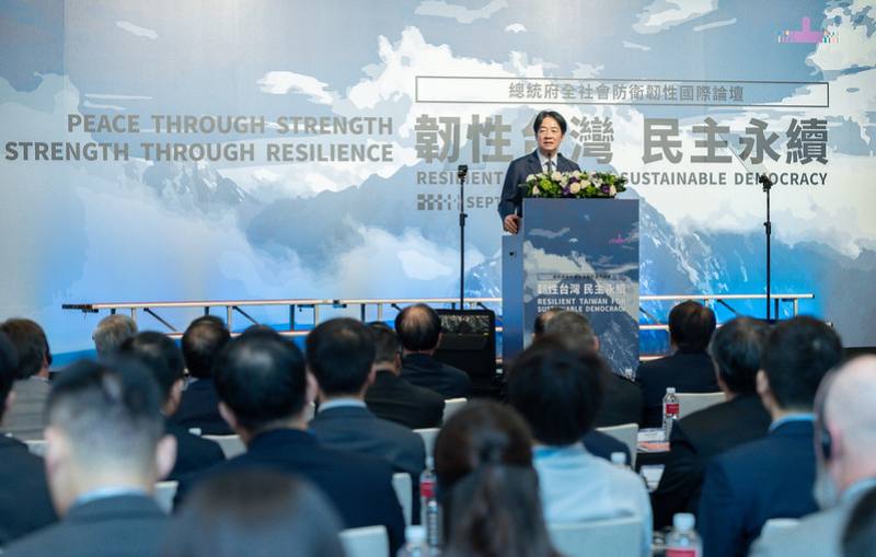 賴清德總統20日上午出席「總統府全社會防衛韌性國際論壇－韌性台灣 民主永續」開幕式