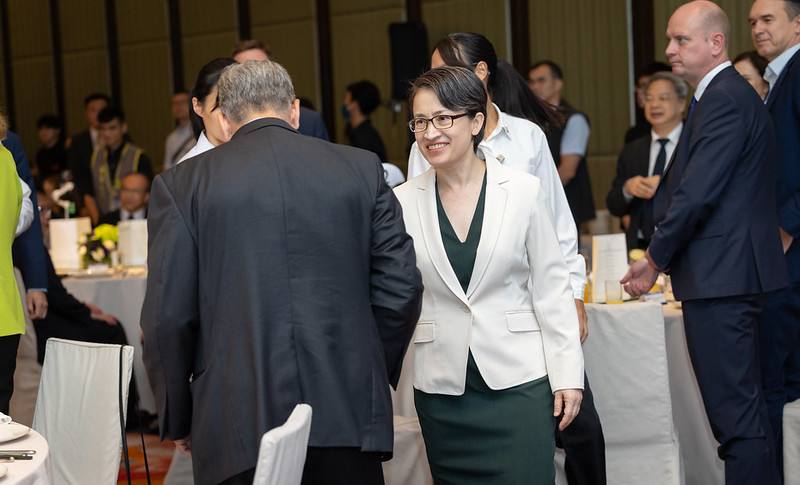 蕭美琴副總統20日晚間出席「總統府全社會防衛韌性國際論壇－韌性台灣 民主永續」晚宴