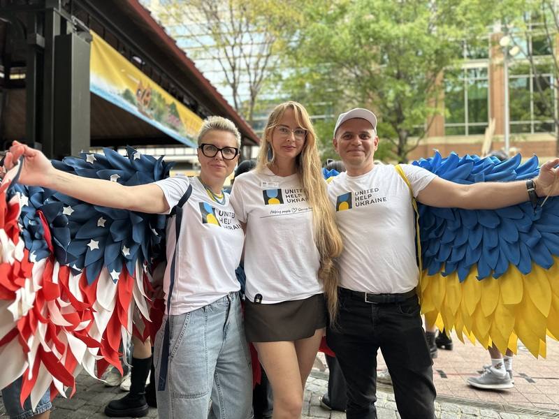 台灣珍珠奶茶節20日在馬里蘭州洛克維爾市登場，現場還有烏克蘭攤位。攤位代表馬克西莫娃（中）受訪說，若烏克蘭戰勝俄羅斯，對民主與自由世界是正面訊號