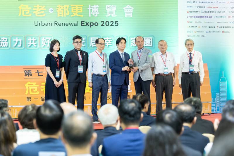 總統頒發2025都市更新暨危老重建團隊獎