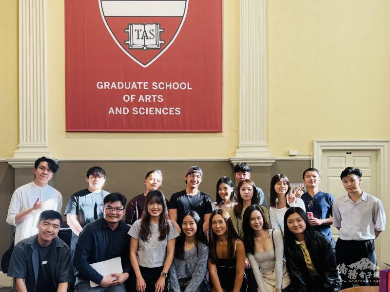 哈佛同學會幹部們合影