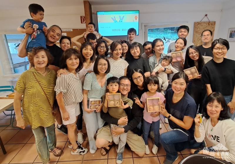 德國臺灣協會西區分會團聚手作月餅慶賀中秋佳節