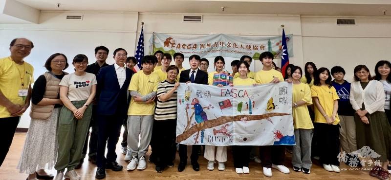 FASCA波士頓分會學生與家長們合影
