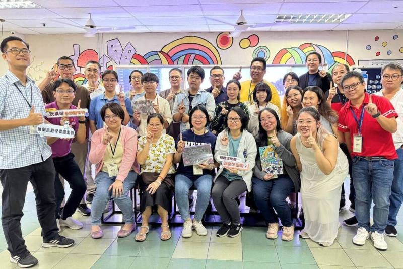 馬來西亞華校董事聯合會總會邀請台師大協助推動華文獨立中學媒體素養種子教師培育計畫，共同培育媒體素養種子教師，推動媒體素養教育。（台師大提供）