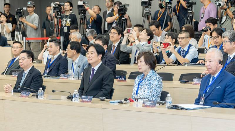 總統出席「國立政治大學安倍晉三研究中心」成立大會