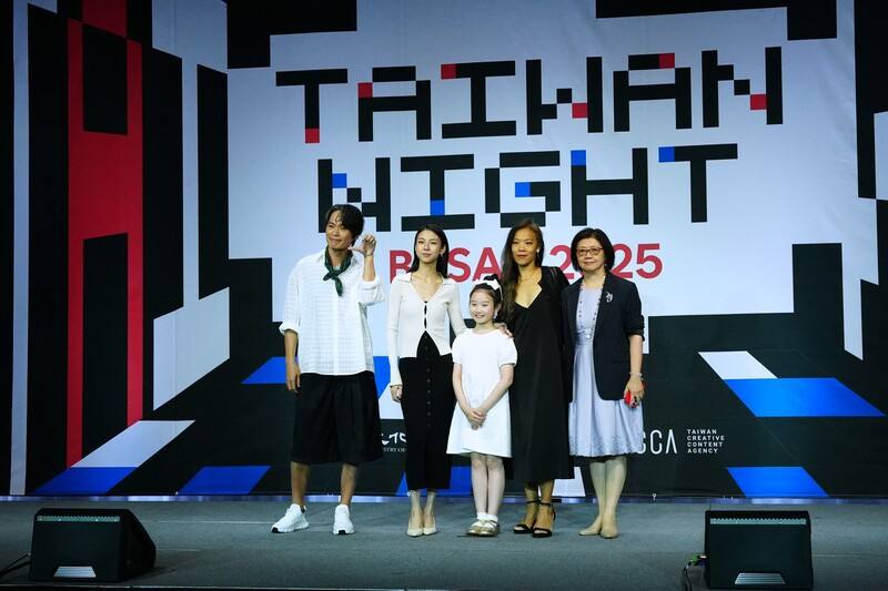 文策院21日在釜山海雲台舉行台灣之夜，入選釜山影展主競賽單元作品「左撇子女孩」劇組出席。