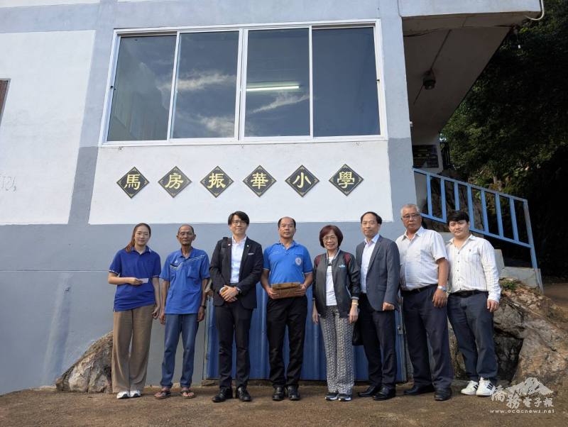 參訪振華小學合影