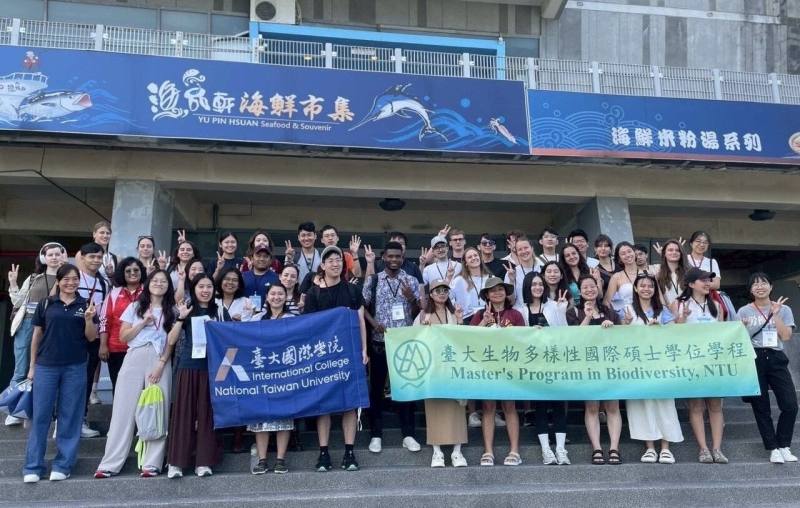 21國50位國際及臺灣青年大合照