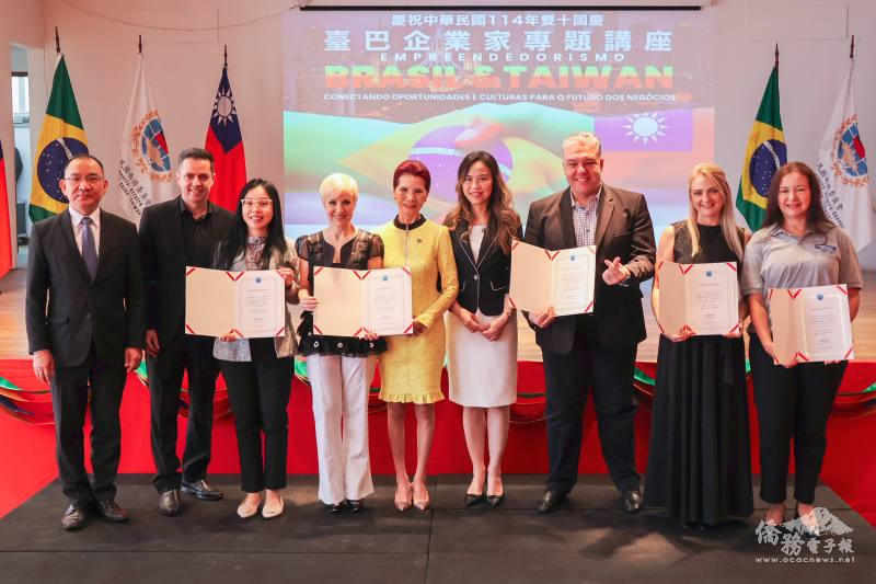 支黃秀莉（左5）、Marcelo Inácio (左二）與朱怡靜（右4）、尤正才（左1）和演講者合影