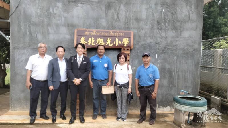 參訪旭光小學合影