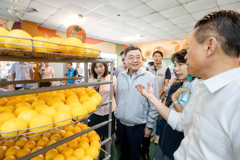 行政院長卓榮泰視察嘉義縣番路鄉農會冷鏈運用及新廠規劃情形