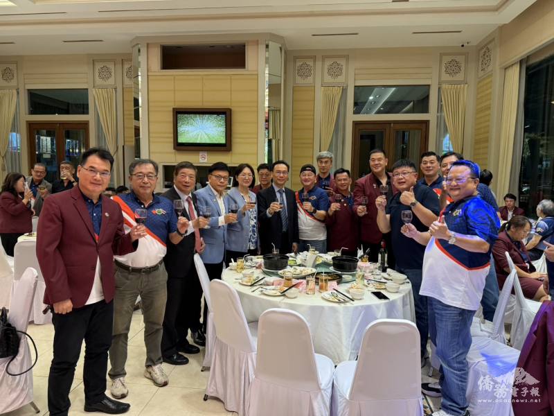 藍夏禮與僑胞交流