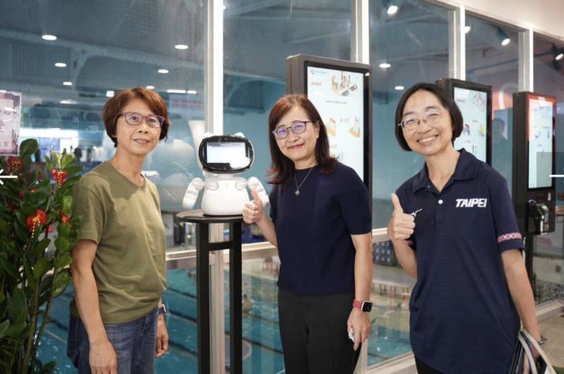 台北市南港運動中心重新啟用典禮21日舉行，體育局說，軟體方面，設有AI機器人可回答民眾場館問題、票價資訊及活動快訊等。（台北市體育局提供）
