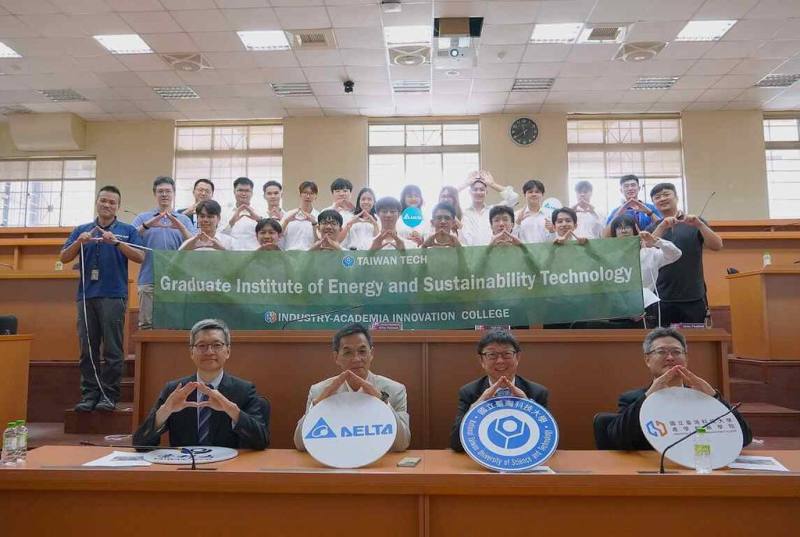 台科大產創學院攜手泰達電子合作，開設首屆「國際生碩士學位學程計畫」，針對泰國優秀學生提供全額獎學金、企業實習，畢業後保證就業。（台科大提供）