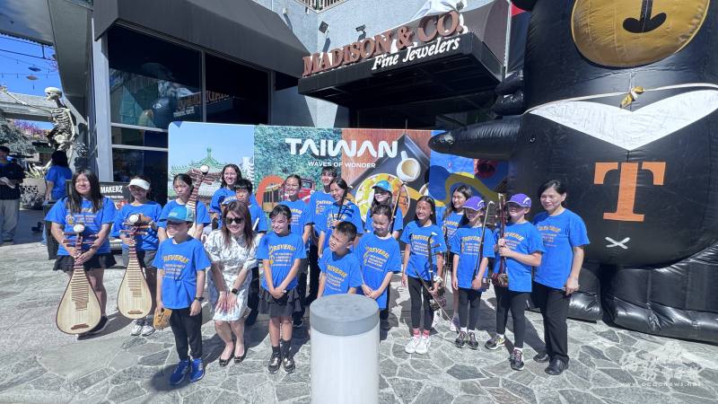 築夢青少年國樂團精采演出獲橙縣文教中心主任蕭蓓如嘉許