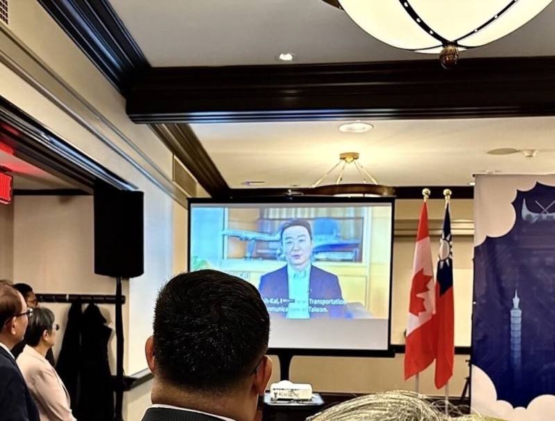 國際民航組織（ICAO）第42屆大會將登場，台灣本次仍未受邀。交通部長陳世凱在外交酒會上透過預錄影片向國際民航社群喊話，呼籲唯有台灣納入ICAO合作機制，才能確保「無縫天空」。（民航局提供）