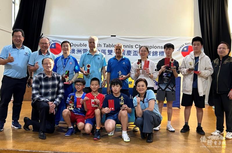 得獎者與工作團隊合照