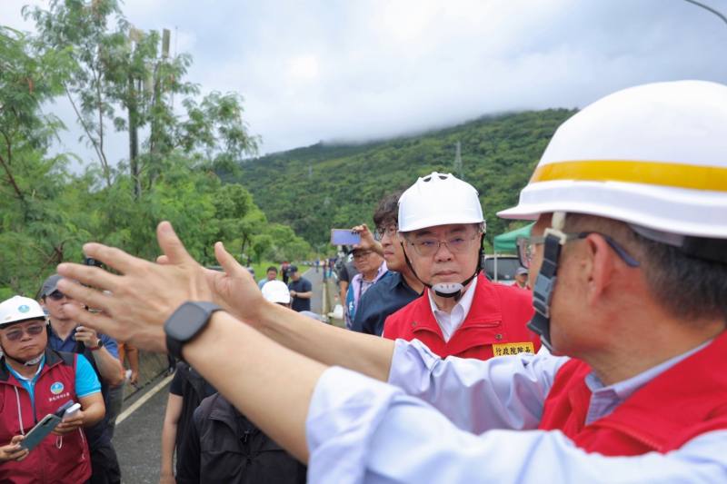 卓院長悉聽馬太鞍溪橋災情及後續處置作為