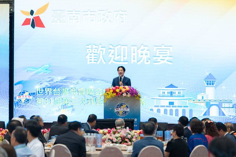 賴清德總統23日晚間前往臺南出席「世界臺灣商會聯合總會『第31屆年會暨第3次理監事聯席會議』臺南市之夜歡迎晚宴」
