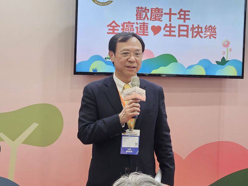 115年健保總額成長率協商獲共識，金額逼近新台幣1兆元，衛福部長石崇良（圖）25日表示，115年健保總額安全準備金不會低於法定「水位」，確定保費凍漲