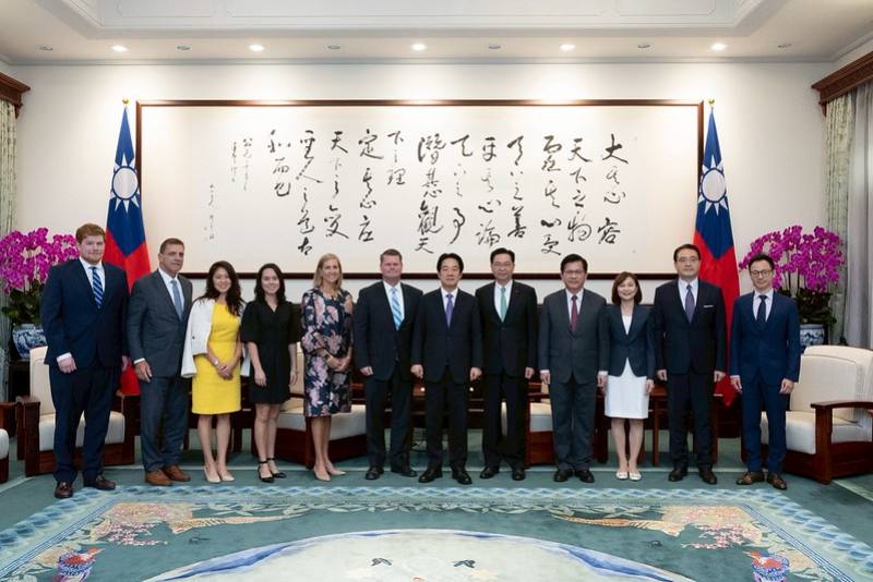 總統與「美國智庫『印太安全研究所』訪問團」合影