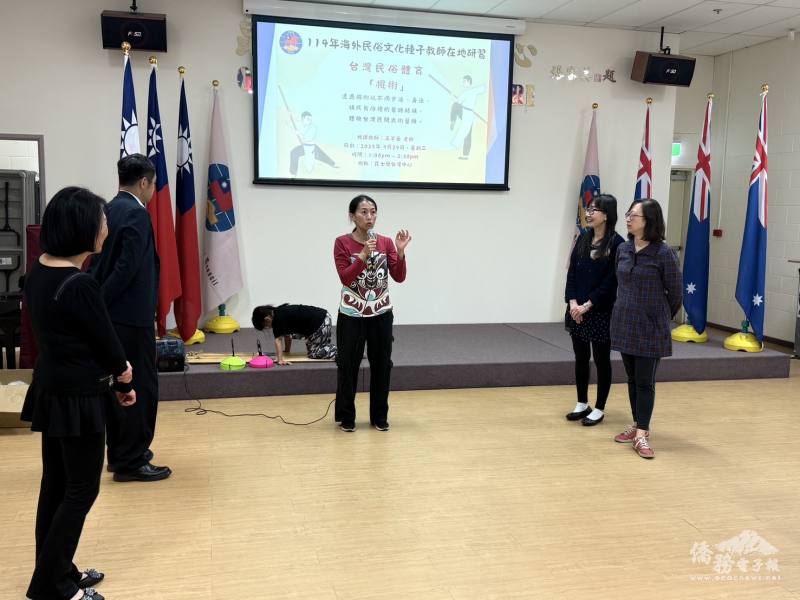 文化種子教師王芊云講解棍術文化背景