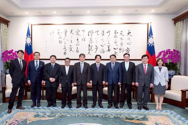 總統與「日本立命館大學教授垂秀夫乙行」合影