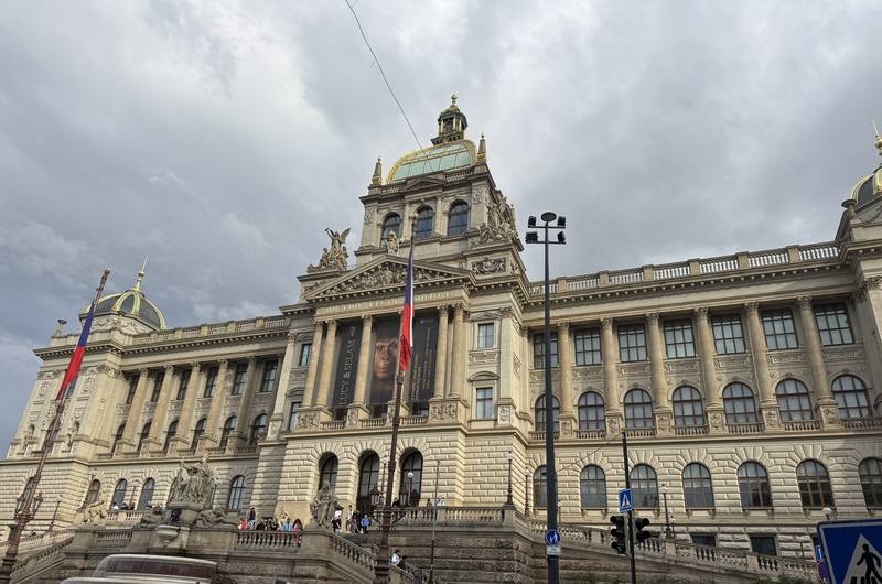 故宮捷克展遭到恐嚇，捷克警方表示，在捷克國家博物館內未發現任何爆裂物，沒有查明有任何人身威脅，並就此事展開刑事調查，依涉嫌「散布虛假恐嚇訊息罪」追查嫌犯