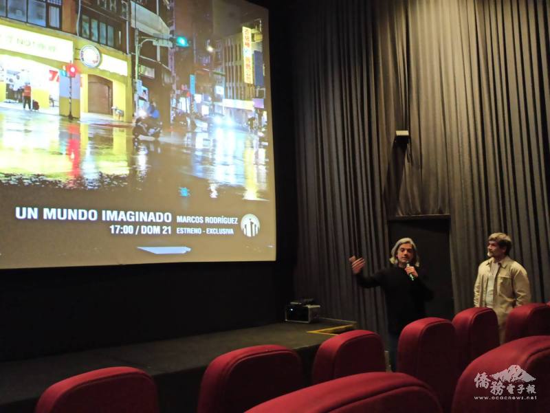 旅阿僑領及阿國友人與導演Marcos Rodríguez熱絡交流