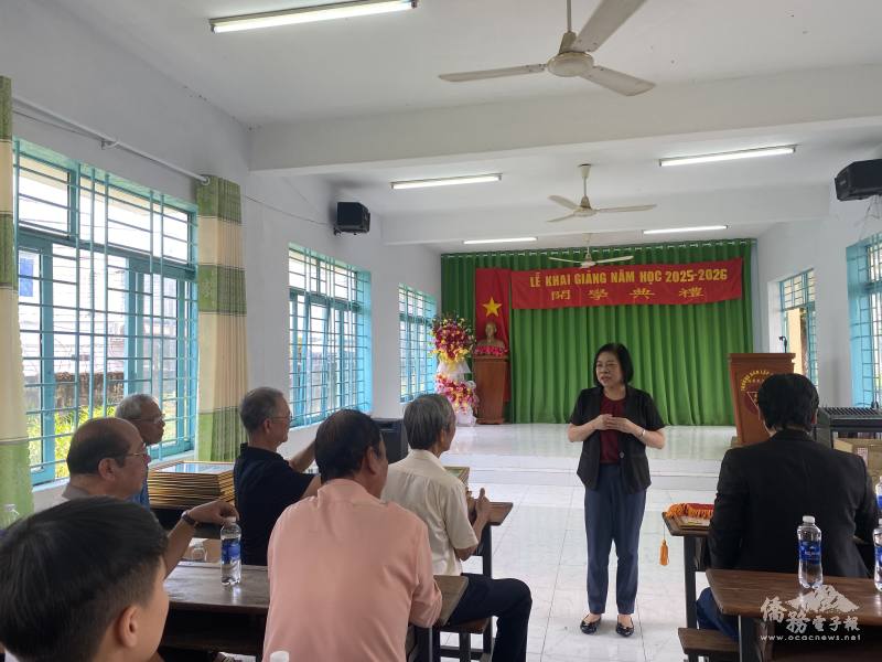 駐胡志明市辦事處僑務組組長文君妃肯定華校用心辦學，勉勵持續深耕華教