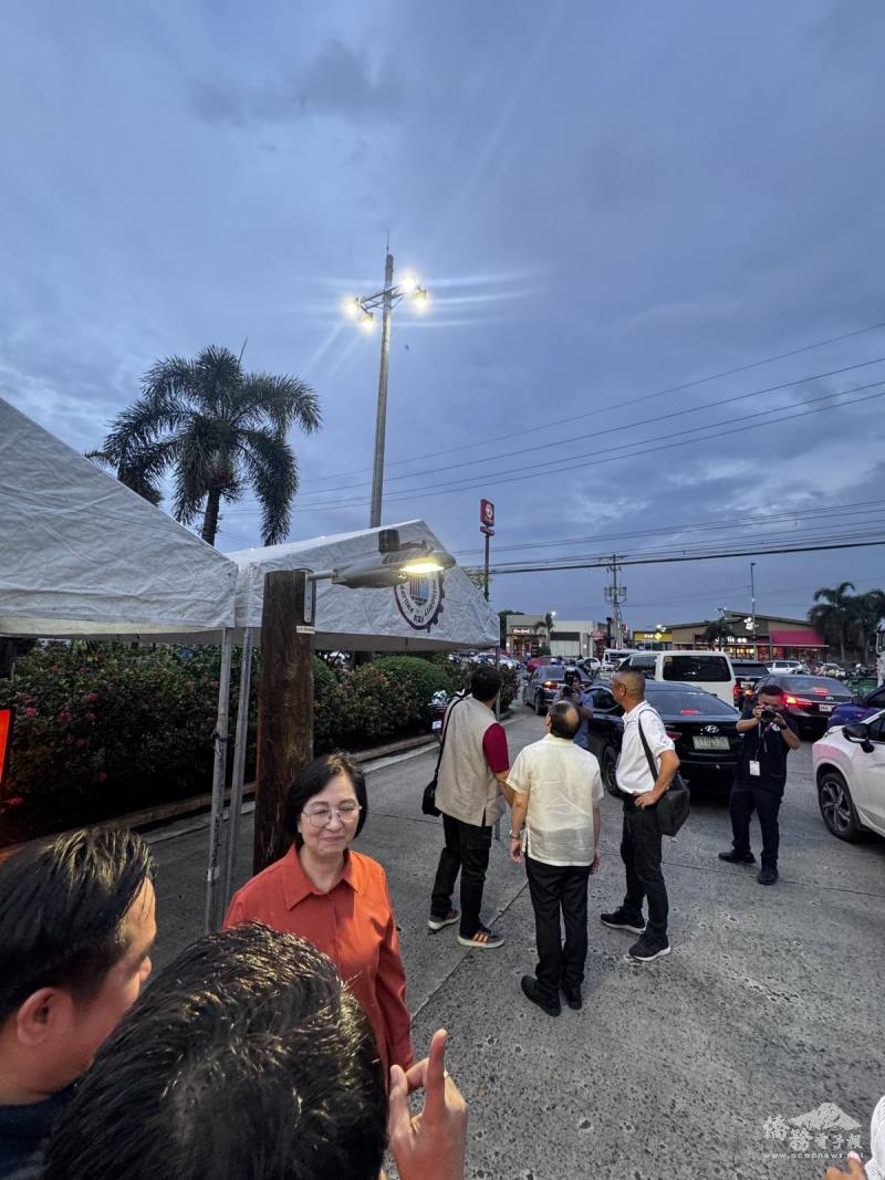 旅菲佳美地臺商協會捐贈6盞LED照明燈，攜手Meralco改善園區照明