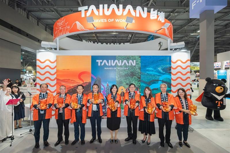 Staff at the Taiwan Pavilion pose for a group photo at the Tourism Expo Japan on Friday. Photo courtesy of the National Palace Museum