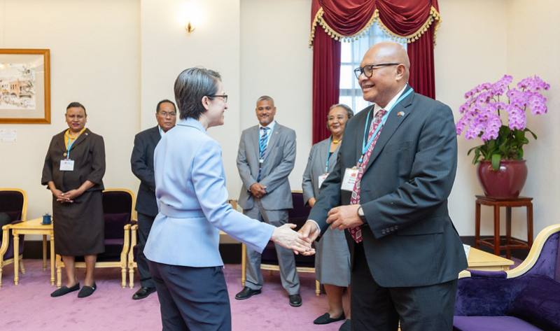 蕭美琴副總統25日下午接見帛琉共和國眾議院議長柯奈（Gibson Kanai）伉儷乙行